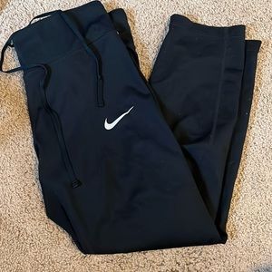 Nike to calf leggings